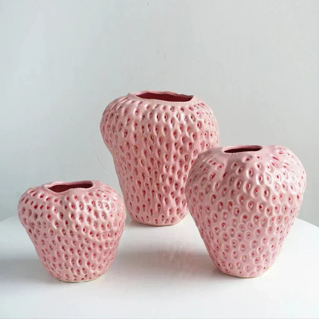 BerryBloom | Strawberry Ceramic Vase – Decorative Fruit-Shaped Plant Pot