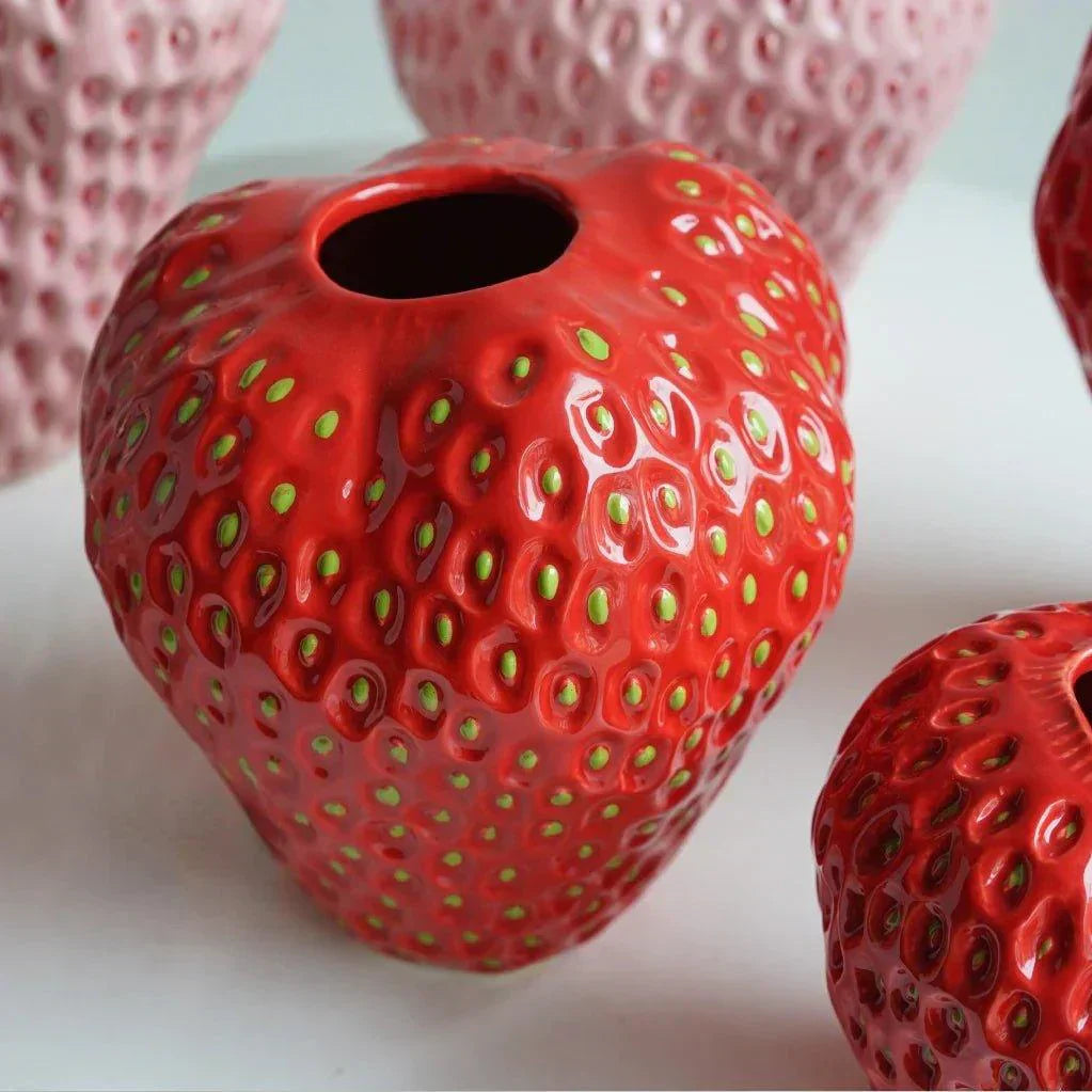 BerryBloom | Strawberry Ceramic Vase – Decorative Fruit-Shaped Plant Pot