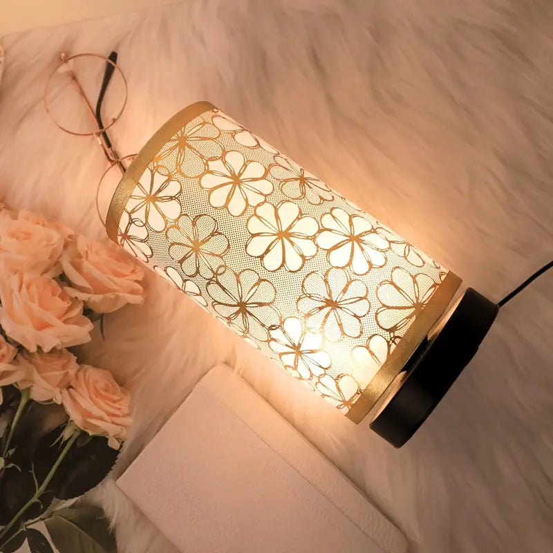 Elegant Nordic Vintage Table Lamp – USB Powered with Sunflower Shade & Gold Accents