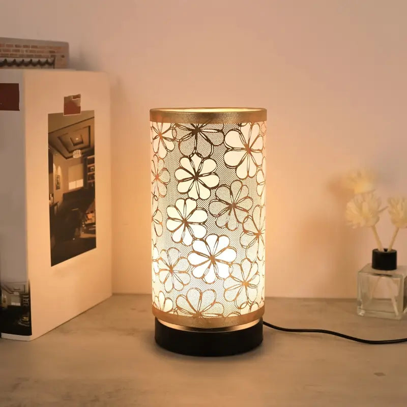 Elegant Nordic Vintage Table Lamp – USB Powered with Sunflower Shade & Gold Accents