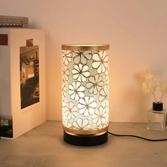 Elegant Nordic Vintage Table Lamp – USB Powered with Sunflower Shade & Gold Accents