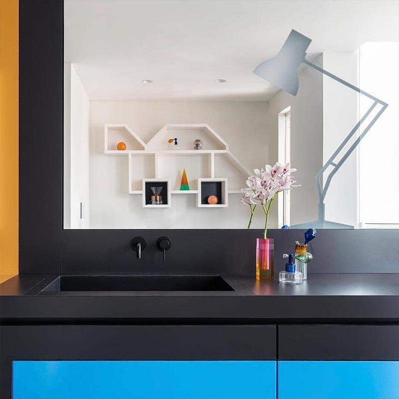 Crystalix | Modern Acrylic Prism Vase – Sleek Geometric Design for Contemporary Floral & Interior Decor